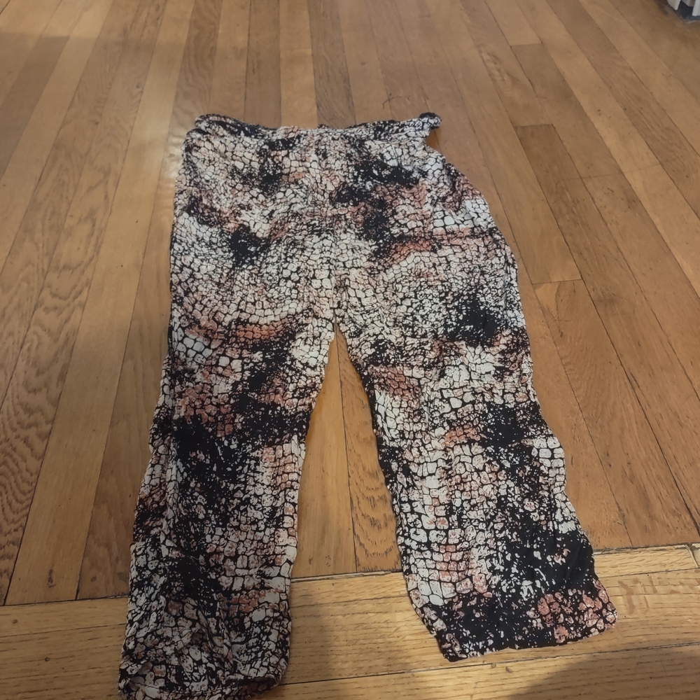Stylish Cropped Pants in Black and Brown